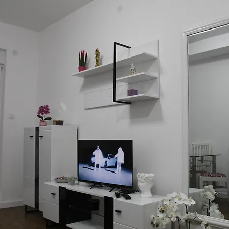 아파트 Zara Lux Panorama 크라구예바츠